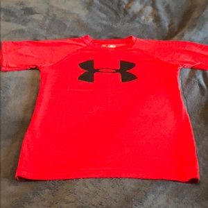 Boys UA size small red tee